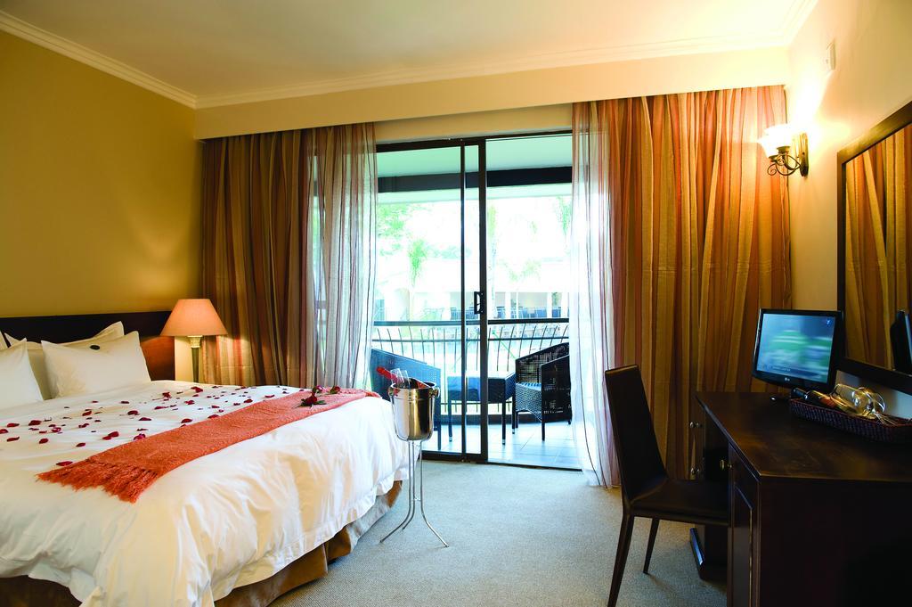 Double Room with Balcony and pool view